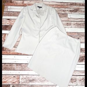 Halston Women’s Suit Skirt Blazer Beige size 10